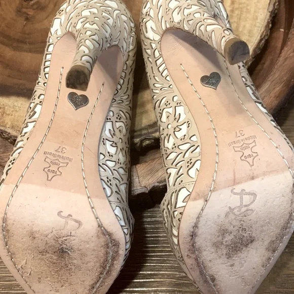 Alice & Olivia Dina Rose Laser Cut Hard to find  size 37 - Picture 15 of 16